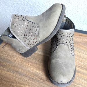 Osh Kosh short boots Toddler size 9